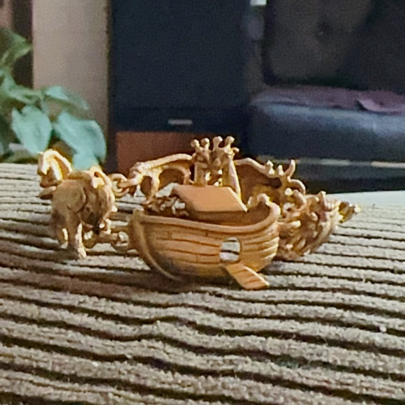 4pcs for $20 in my store‼️ A. J. C. Vintage Gold Tone Noah’s Ark Bracelet 7" NIB - Picture 3 of 7